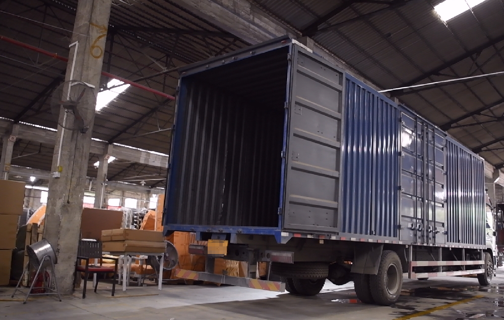 生产基地产品装车